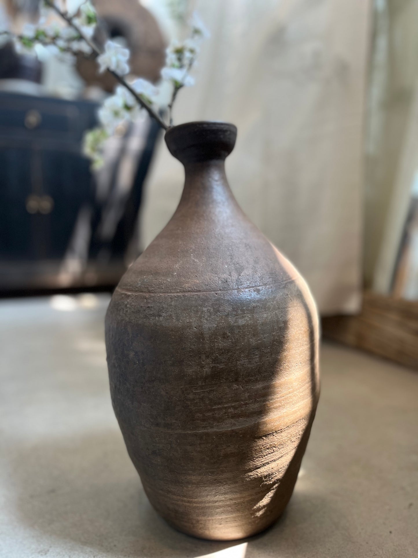 Pinch neck rice wine jar, large