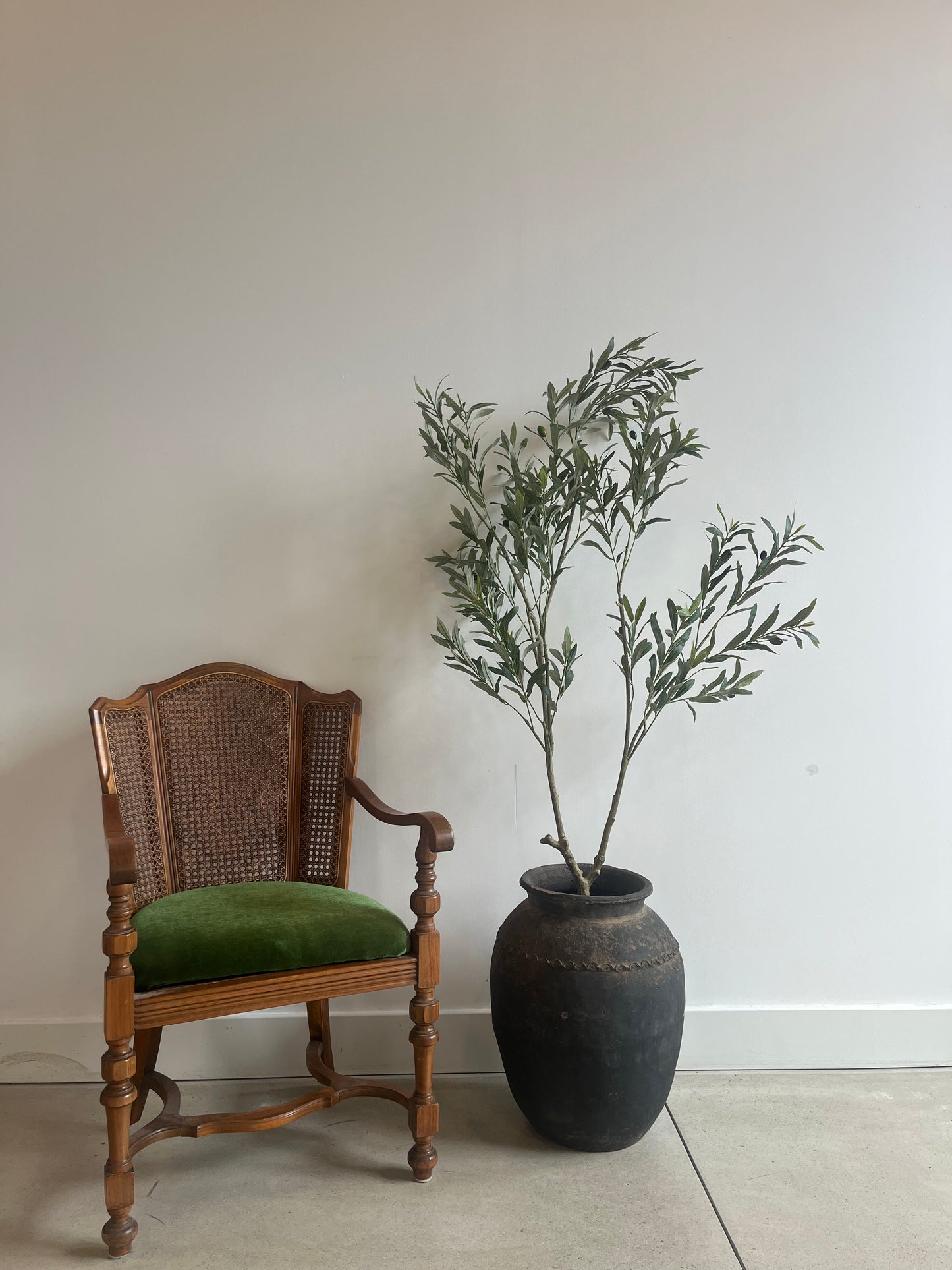 Calypso vintage charcoal floor pot