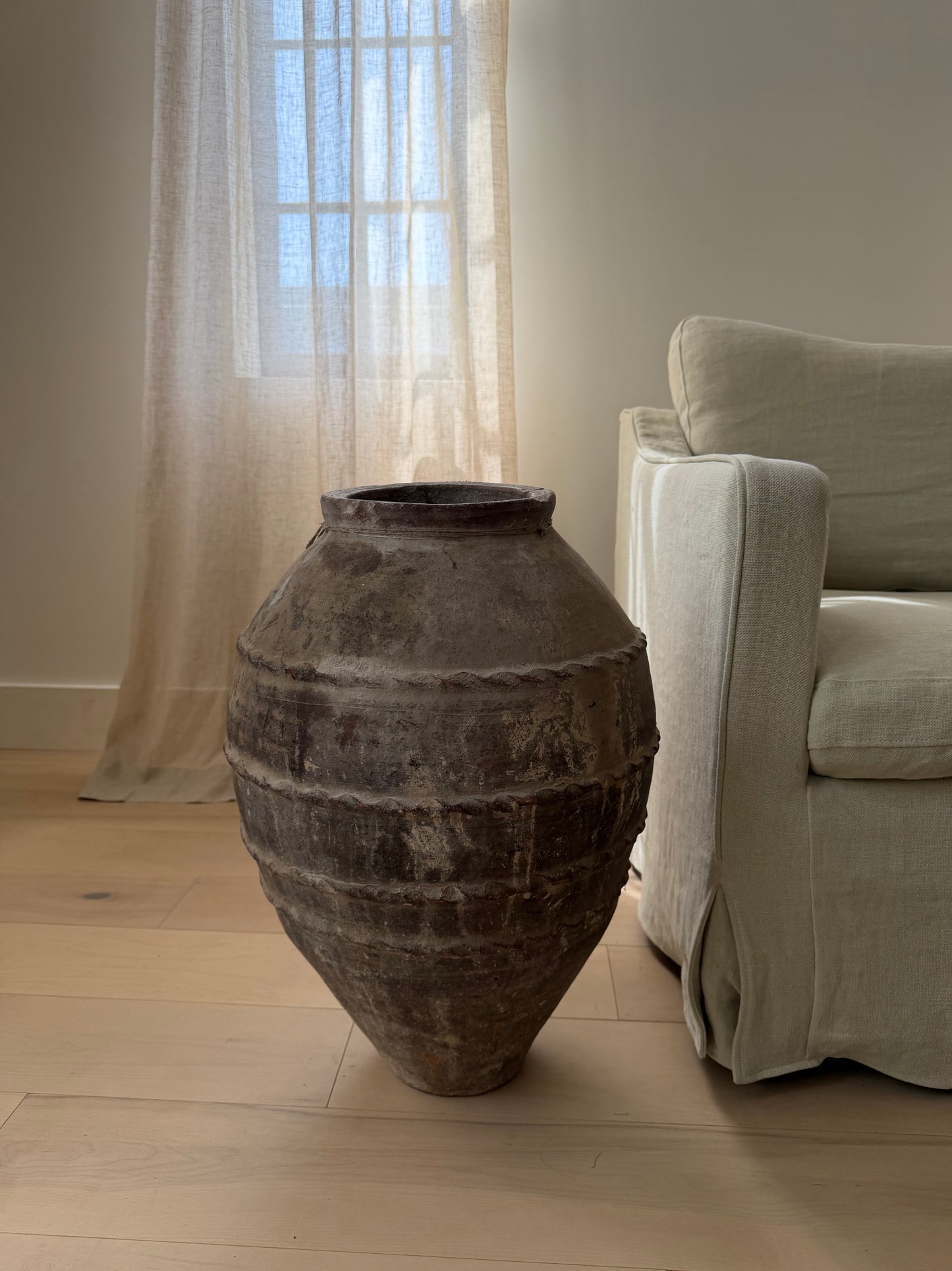 Belted Olive Pot II